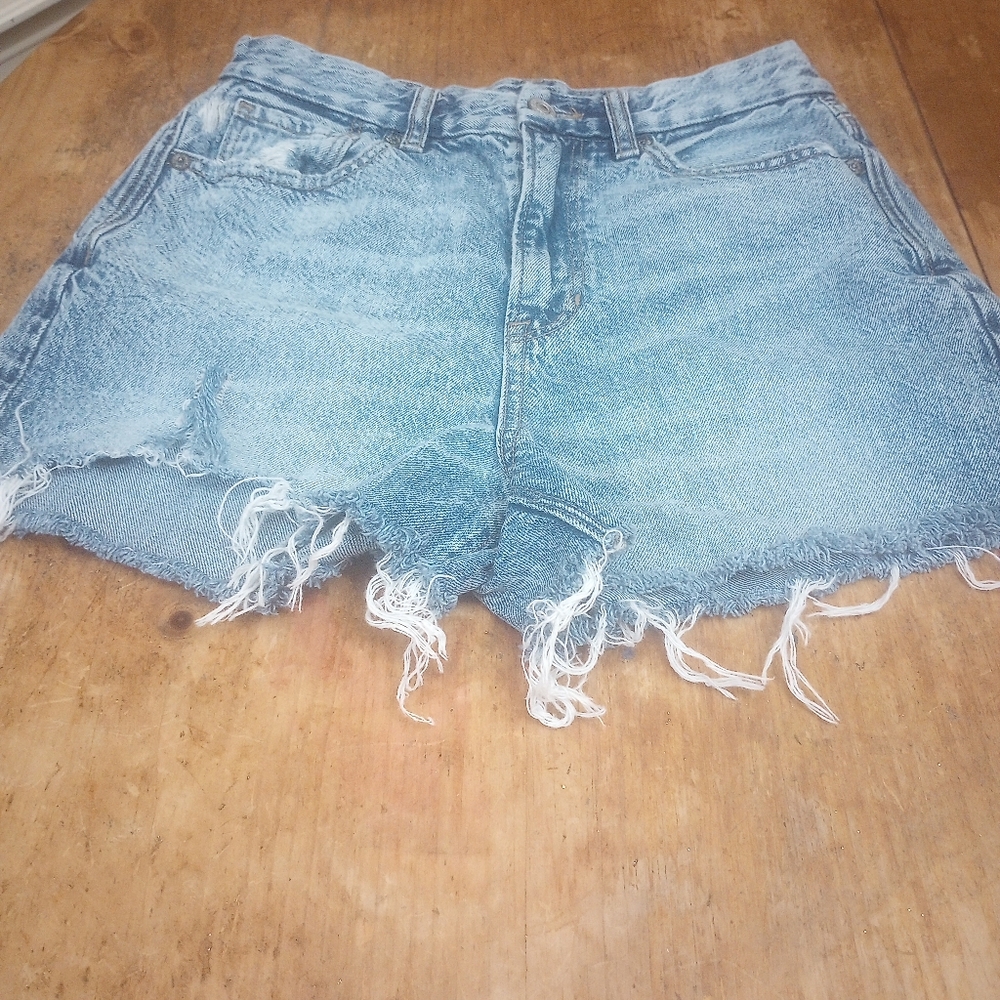 American Eagle Denim High-rise Distressed Short.